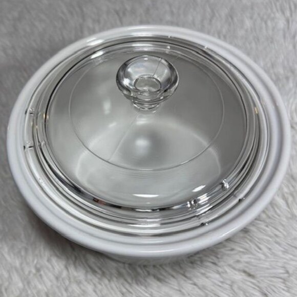Vintage Chantal White 1qt Round Baking Dish with Glass Lid - Picture 4 of 9